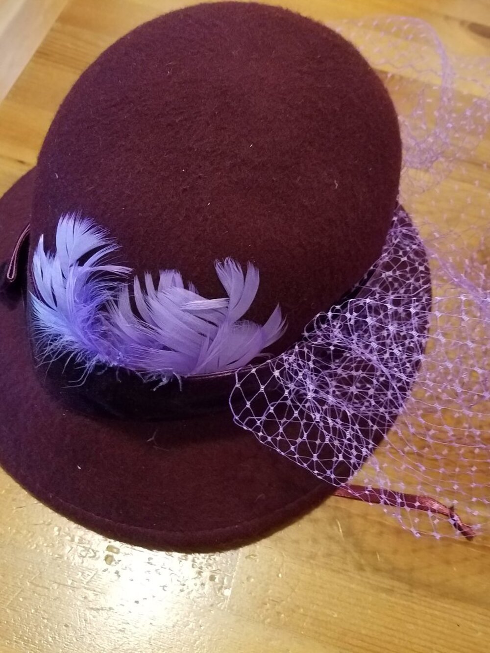 Lovely felt hat with veil and chic feathers!